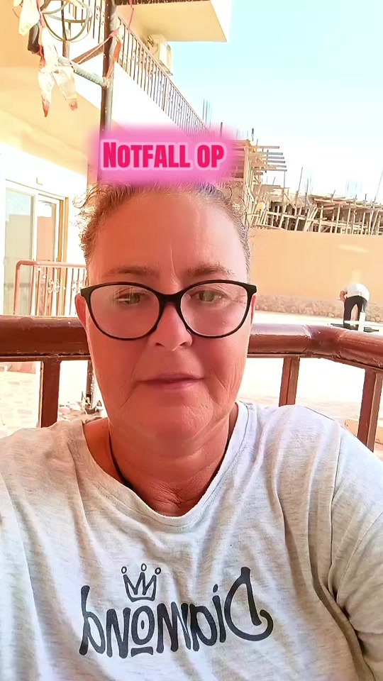 Notfall-OP in Hurghada 🏥 Meine Freundin brauchte eine Blinddarm Not-OP und so lief das mit der Versi…
